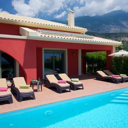 Villa Sleeps 6 Pool Wifi *