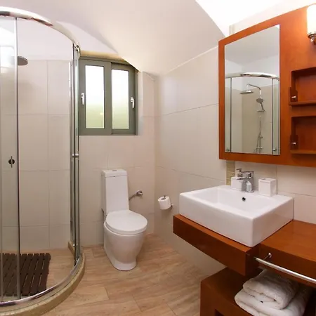Villa Sleeps 6 Pool Wifi Mousata