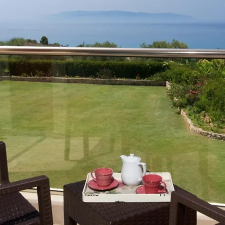 Villa Sleeps 6 Pool Wifi
