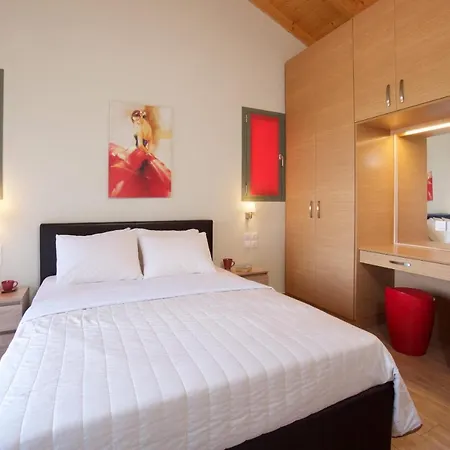 Sleeps 6 Pool Wifi Mousata