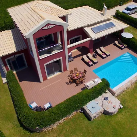 Vila Sleeps 6 Pool Wifi Mousata