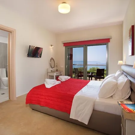 Vila Sleeps 6 Pool Wifi Mousata