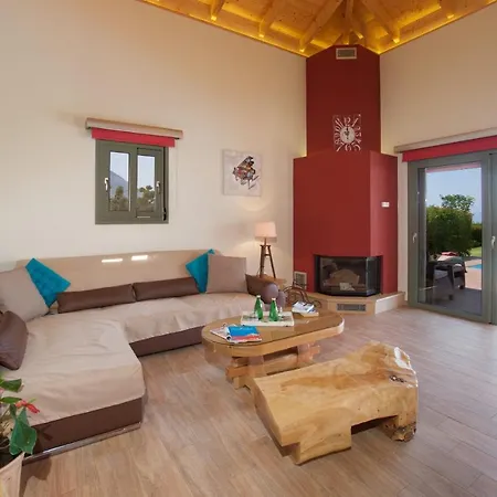 Vila Sleeps 6 Pool Wifi Mousata