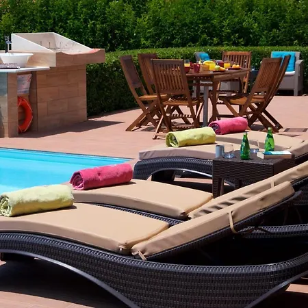 Sleeps 6 Pool Wifi Vila *