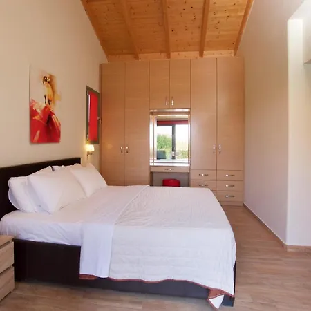 Sleeps 6 Pool Wifi Mousata