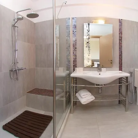 Sleeps 6 Pool Wifi Mousata