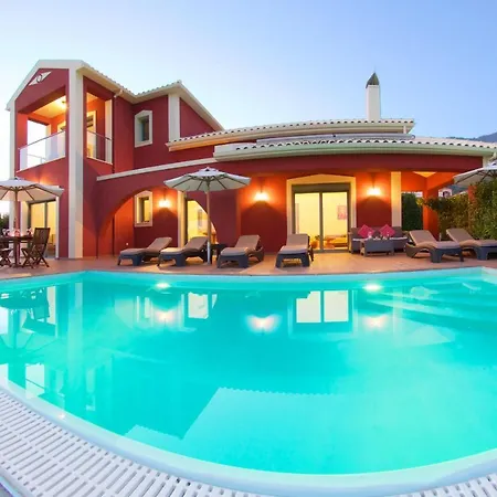 Sleeps 6 Pool Wifi